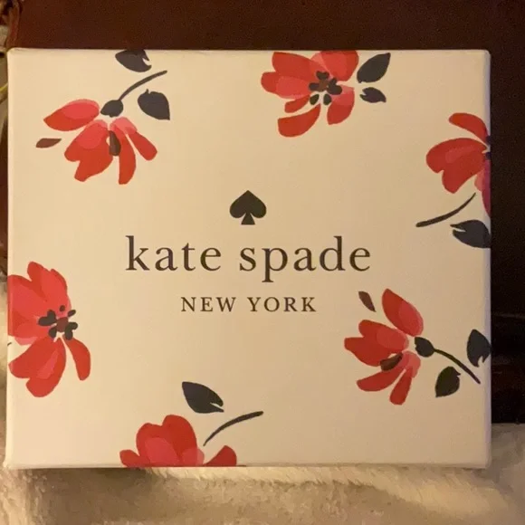 Brand New Kate Spade Floral wallet with Box - Picture 1 of 5